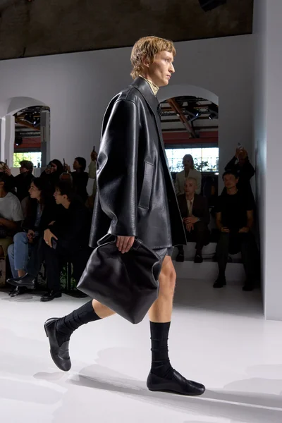 Look 27
